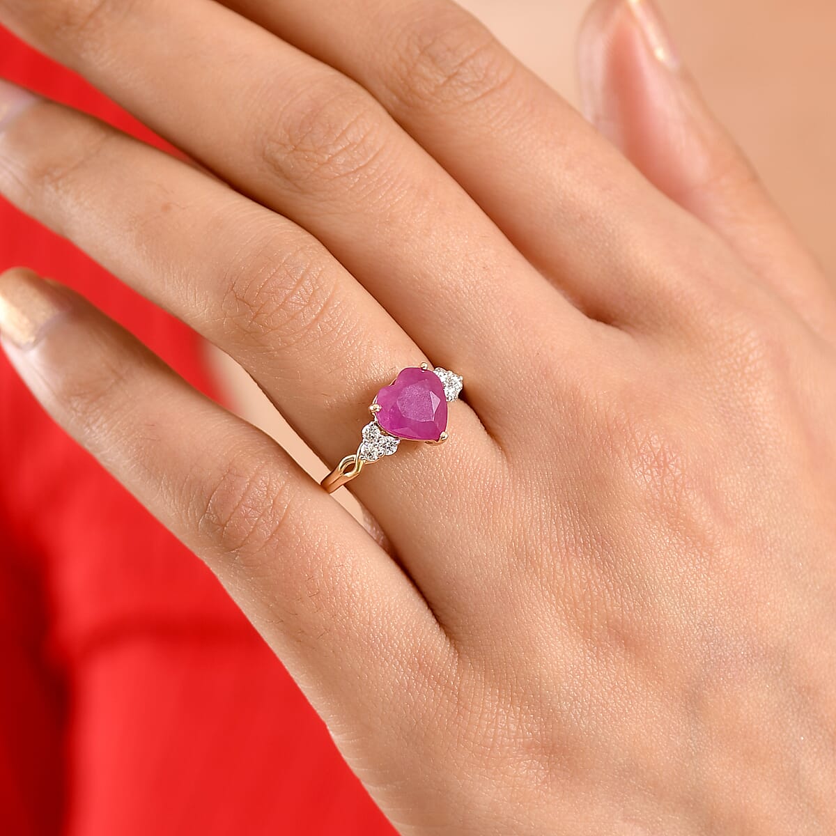 Certified & Appraised AAA Montepuez Ruby and Luxuriant Lab Grown Diamond G-H SI 3.50 ctw Heart Ring in 10K Yellow Gold (Size 6.0) image number 2