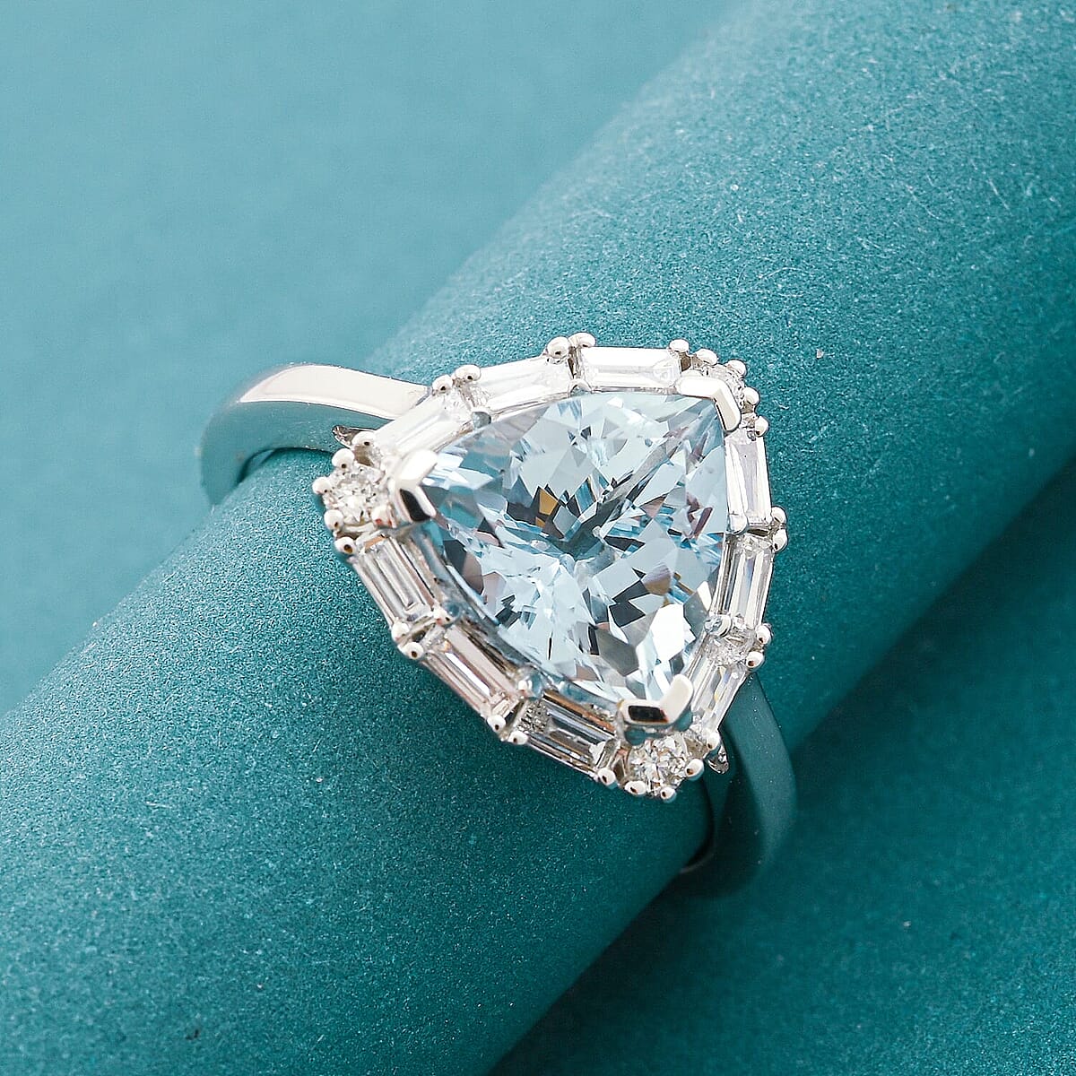 Certified and Appraised AAA Aquamarine and Luxuriant Lab Grown Diamond G-H SI 2.44 ctw Ring in 10K White Gold (Size 6.5) image number 1