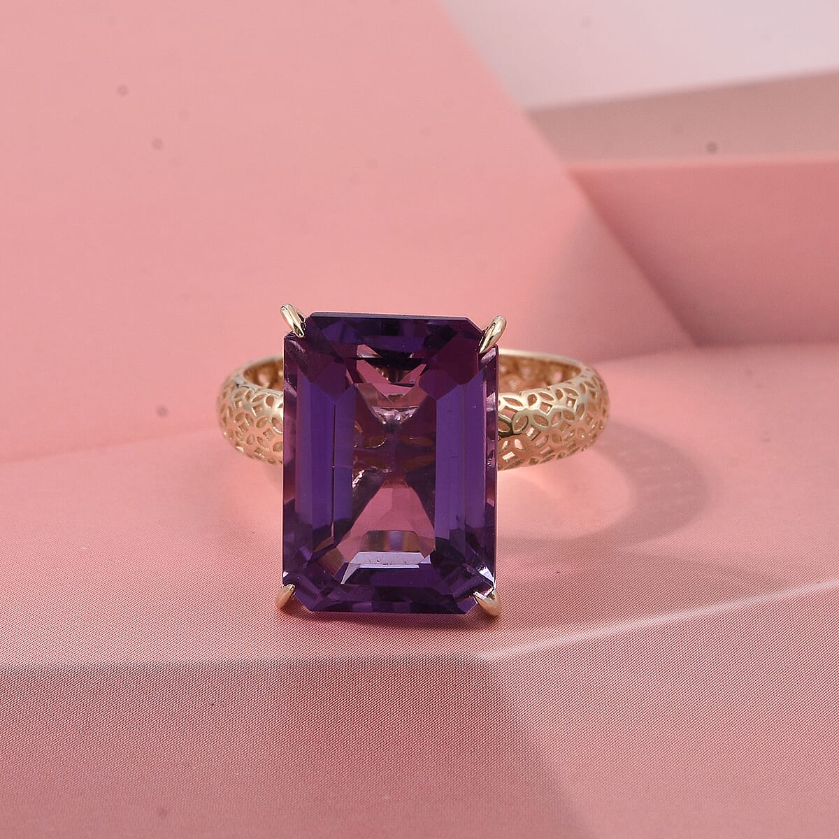Mirage Collection 10K Yellow Gold Premium Lusaka Amethyst Solitaire Ring (Size 6.0) 7.25 ctw image number 1