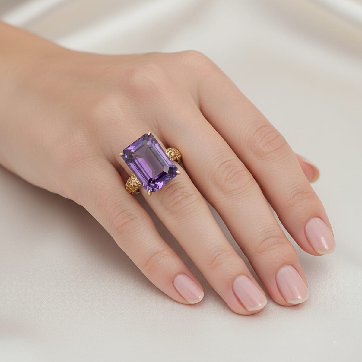 Mirage Collection 10K Yellow Gold Premium Lusaka Amethyst Solitaire Ring (Size 6.0) 7.25 ctw image number 2