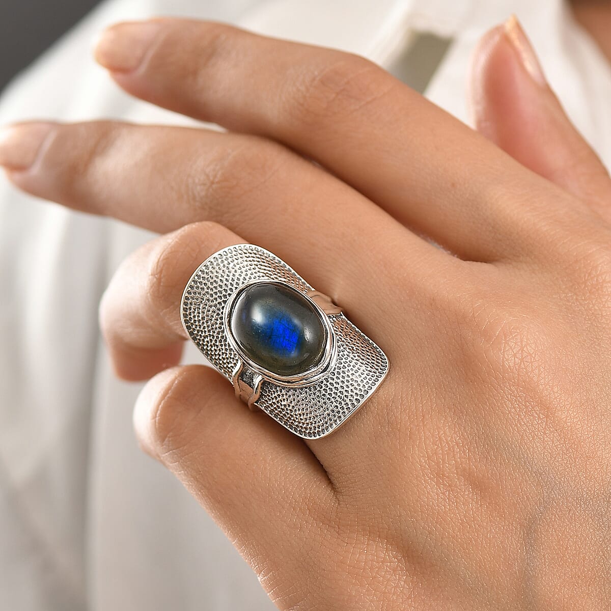 D'Joy Passport to Israel Artisan Crafted AAA Malagasy Labradorite 9.30 ctw Ring in Sterling Silver (Size 10.0) image number 2