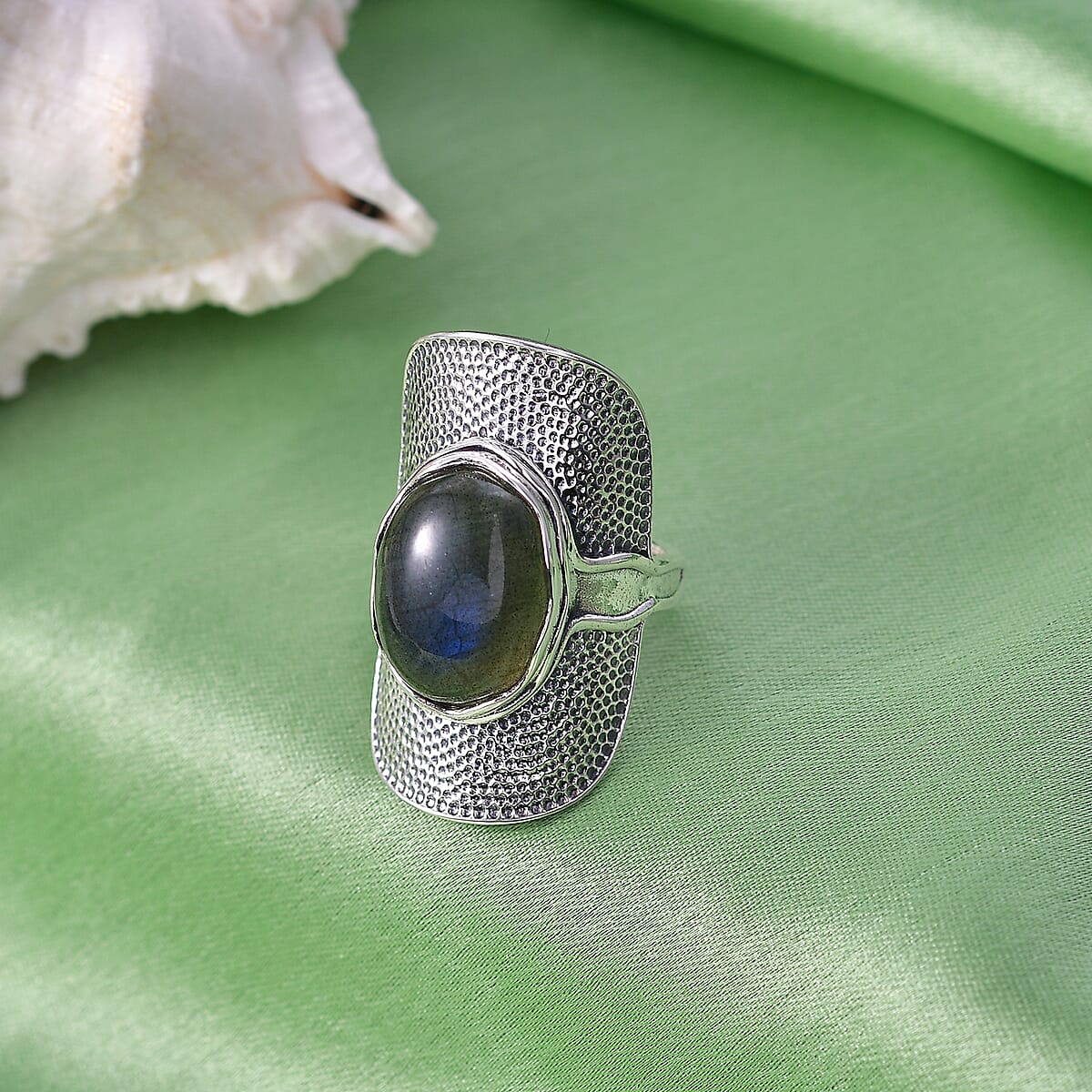 D'Joy Artisan Crafted Malagasy Labradorite 9.30 ctw Ring in Sterling Silver (Size 7.0) image number 1