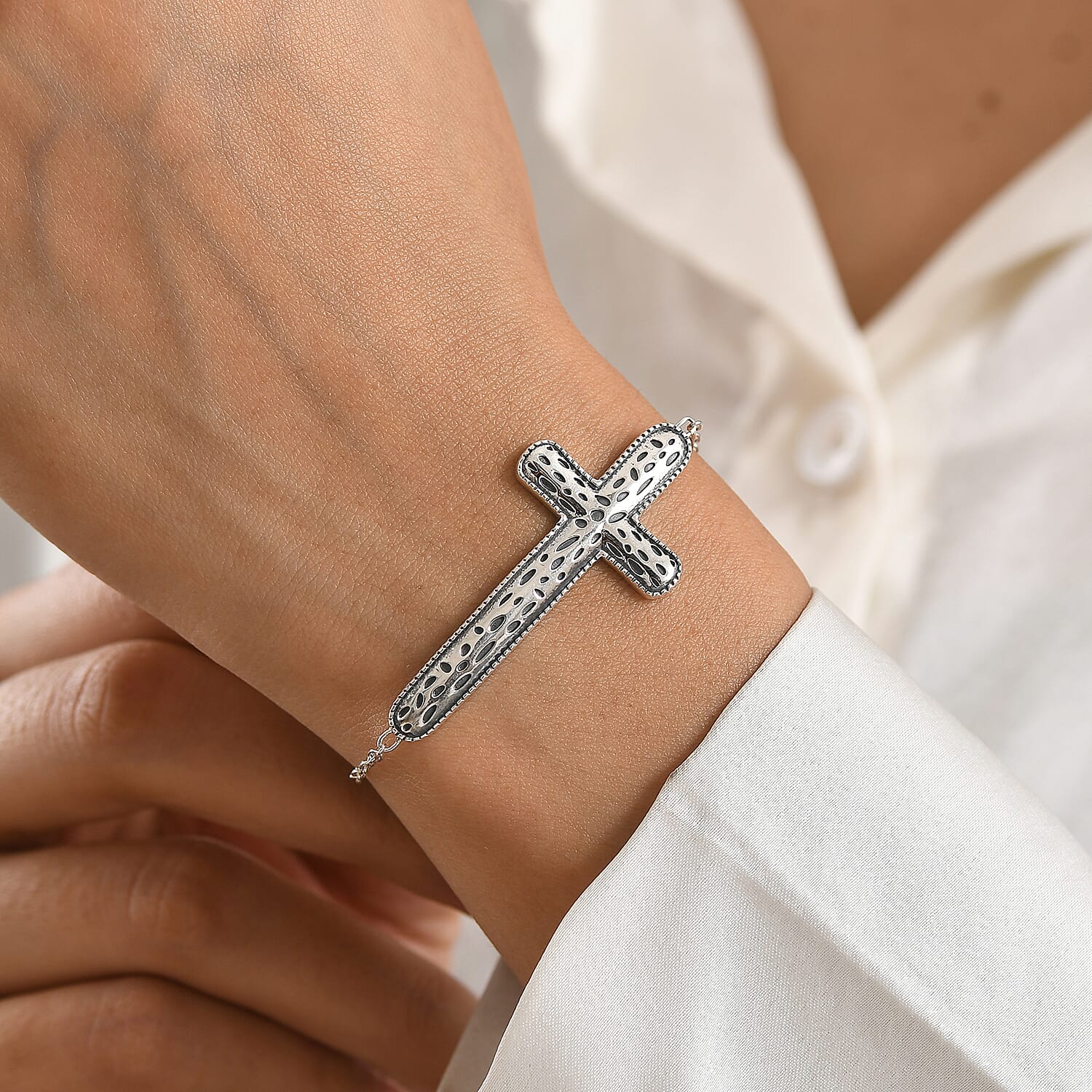 D'Joy Passport to Israel Artisan Crafted Cross Bracelet in Sterling Silver (7.25 In) 5.20 Grams