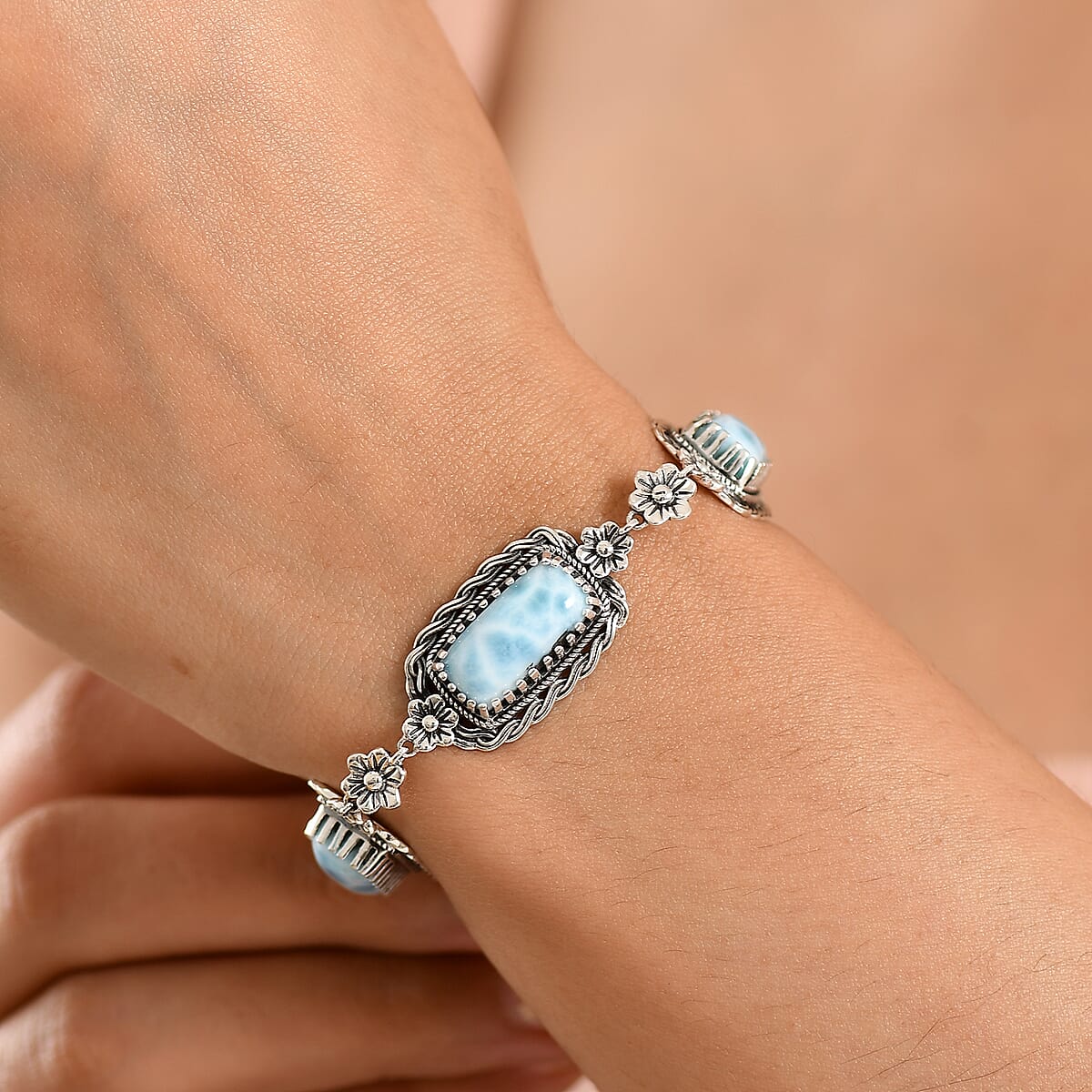 D'Joy Artisan Crafted Premium Larimar 19.70 ctw Bracelet in Sterling Silver (6.50-8.0In) image number 2