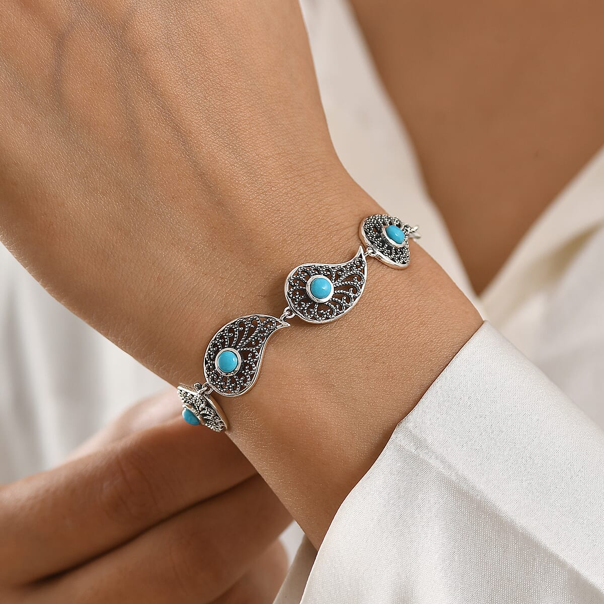 D'Joy Artisan Crafted Premium Sleeping Beauty Turquoise 1.85 ctw Bracelet in Sterling Silver (7.25 In) image number 2