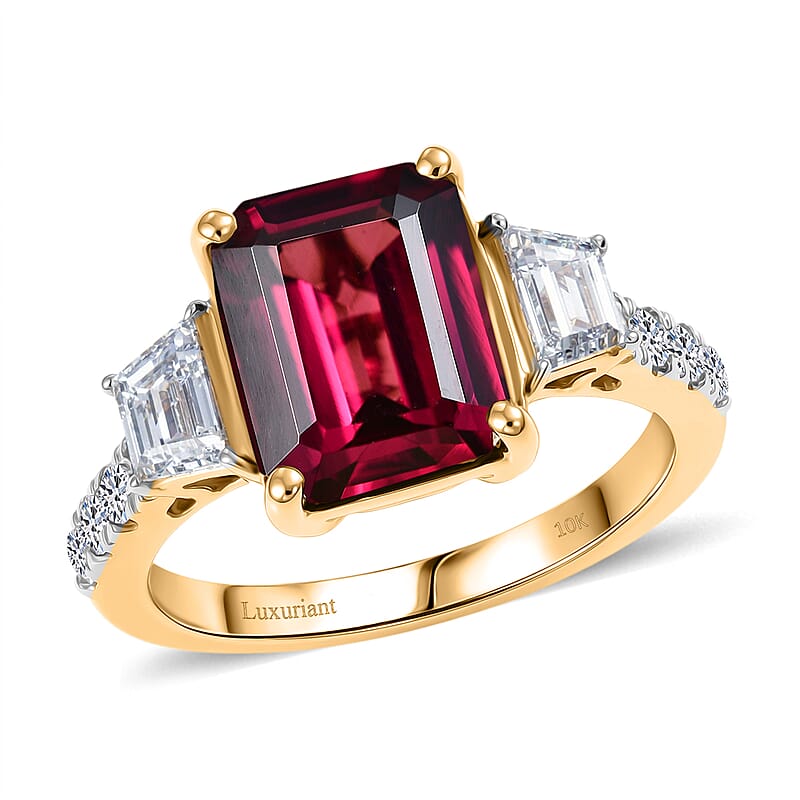Certified & Appraised 10K Yellow Gold AAA Malawi Magenta Garnet, Luxuriant Lab Grown Diamond (G-H, SI) Ring (Size 5.0) 5.45 ctw
