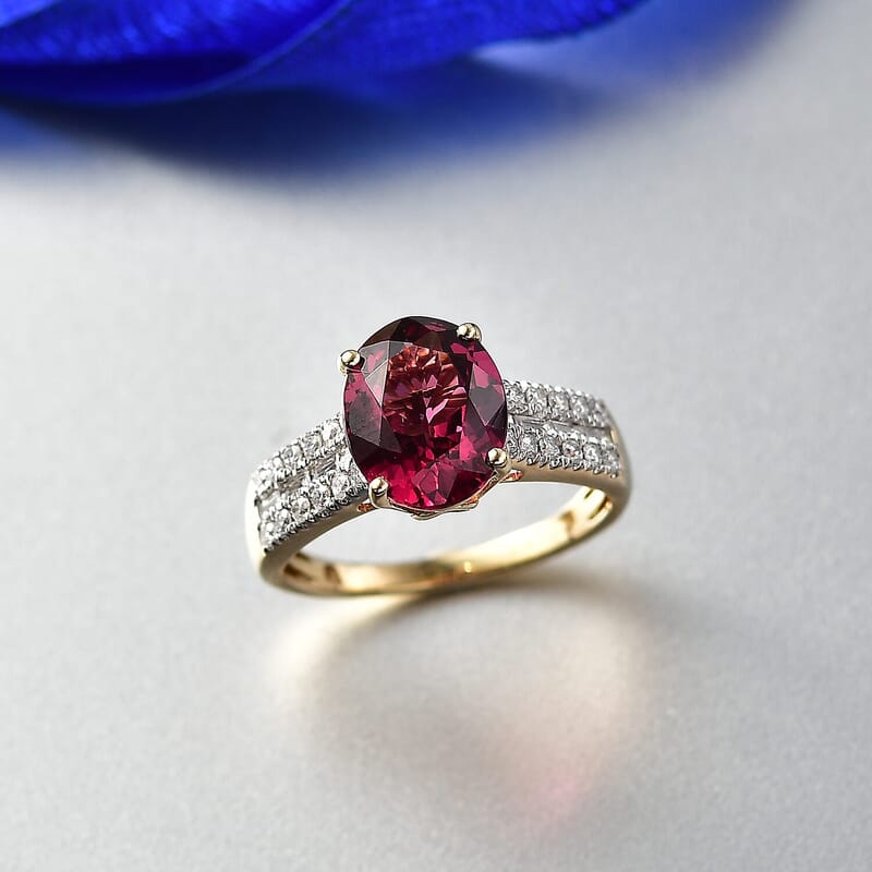 AAA Malawi Magenta Garnet and Luxuriant Lab Grown Diamond G-H SI 3.78 ctw Ring in 10K Yellow Gold (Size  5.0)