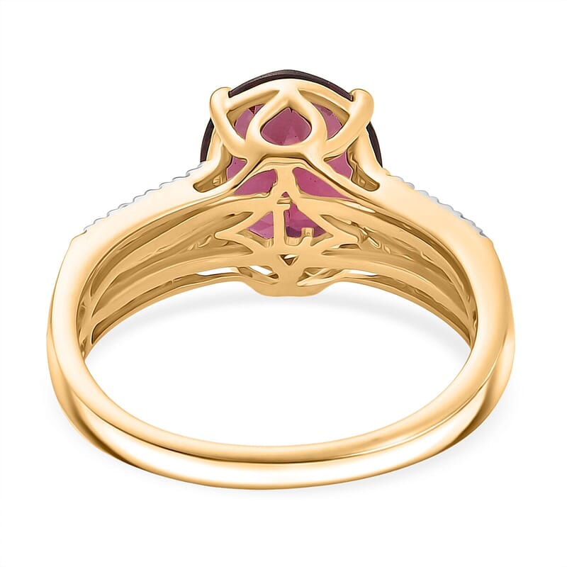 AAA Malawi Magenta Garnet and Luxuriant Lab Grown Diamond G-H SI 3.78 ctw Ring in 10K Yellow Gold (Size  5.5)