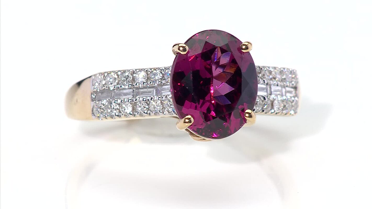 AAA Malawi Magenta Garnet and Luxuriant Lab Grown Diamond G-H SI 3.78 ctw Ring in 10K Yellow Gold
