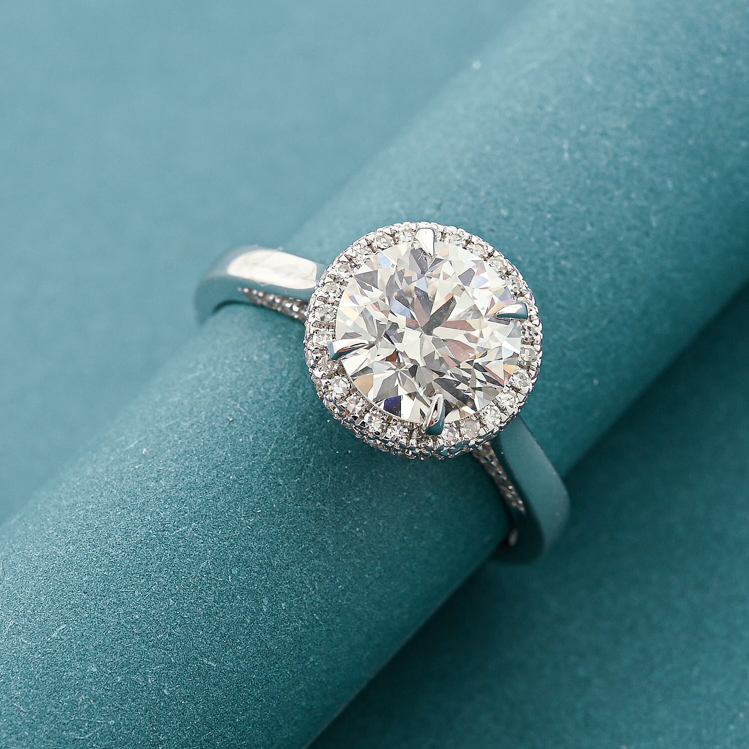 Luxuriant Lab Grown Diamond G VS 2.42 ctw Ring in 14K White Gold (Size 7.0)