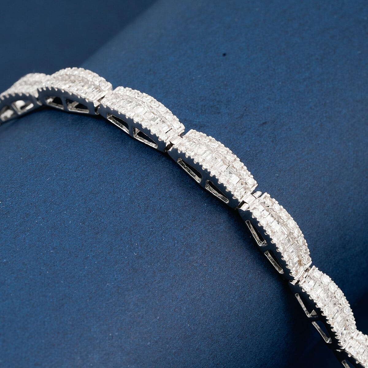 Luxuriant Lab Grown Diamond G-H SI 4.00 ctw Beaded Bracelet in Rhodium Over Sterling Silver (7.50 In) image number 1