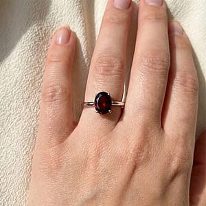 Orissa Rhodolite Garnet 1.75 ctw Ring in Platinum Over Sterling Silver (Size 7.5)