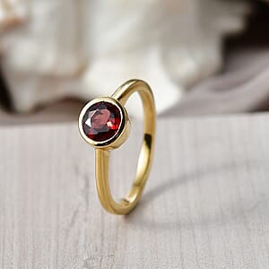 D'Joy Mozambique Garnet 0.90 ctw Solitaire Ring in 18K Vermeil Yellow Gold Over Sterling Silver (Size 10.0)