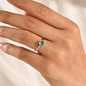 D'Joy Kagem Zambian Emerald 0.85 ctw Ring in Rhodium Over Sterling Silver (Size 6.0)