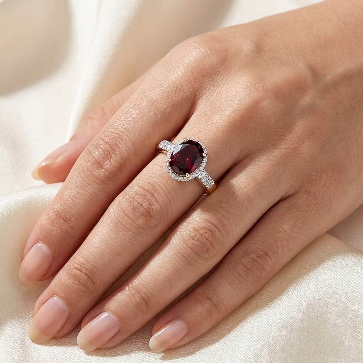 D'Joy Premium Orissa Rhodolite Garnet and Moissanite 2.75 ctw Vintage Rose Halo Ring in 18K Vermeil Yellow Gold Over Sterling Silver (Size 10.0) image number 2