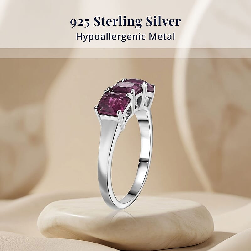 D'Joy Premium Orissa Rhodolite Garnet 2.60 ctw Trilogy Ring in Rhodium Over Sterling Silver (Size 5.0)