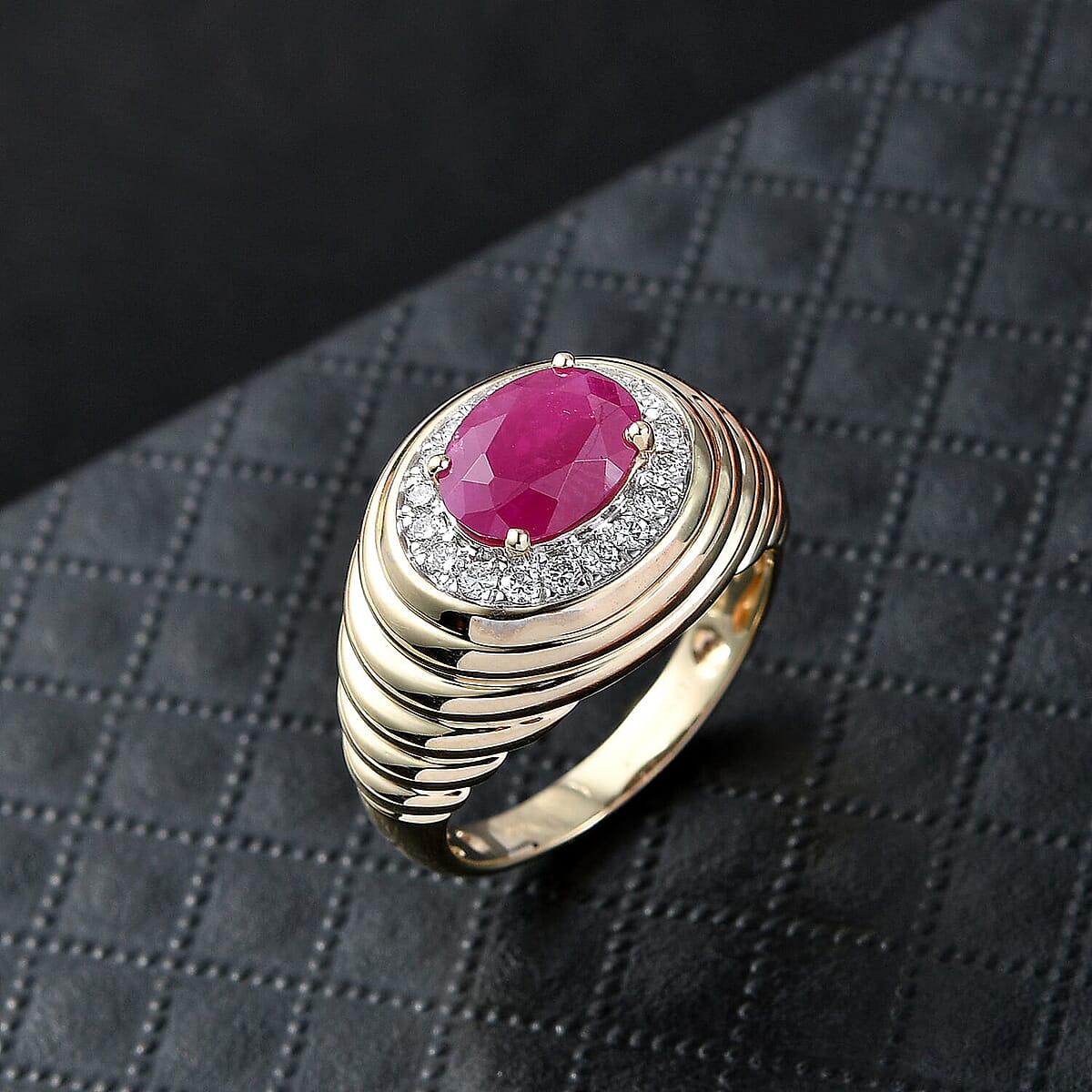 Certified & Appraised AAA Montepuez Ruby and Luxuriant Lab Grown Diamond G-H SI 3.20 ctw Men's Ring in 10K Yellow Gold (Size 8.5) 6.50 Grams image number 1