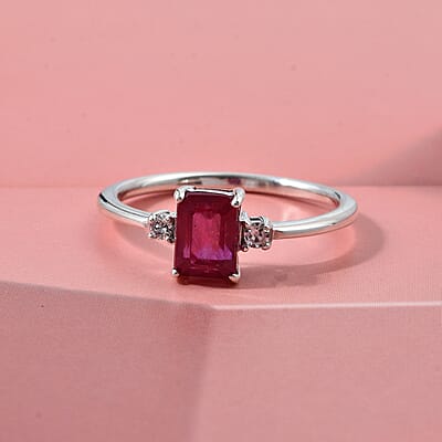 Premium Niassa Ruby (FF) and Luxuriant Lab Grown Diamond G-H SI 1.70 ctw Promise Ring in Rhodium Over Sterling Silver (Size 8.0)