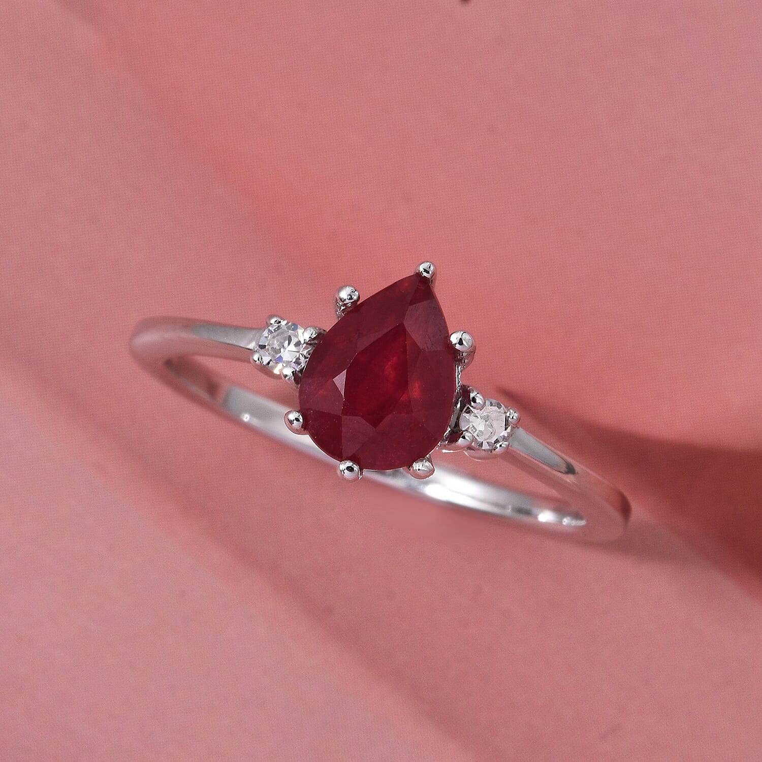 Premium Niassa Ruby (FF), Luxuriant Lab Grown Diamond G-H SI 1.70 ctw Promise Ring in Rhodium Over Sterling Silver (Size 7.0)