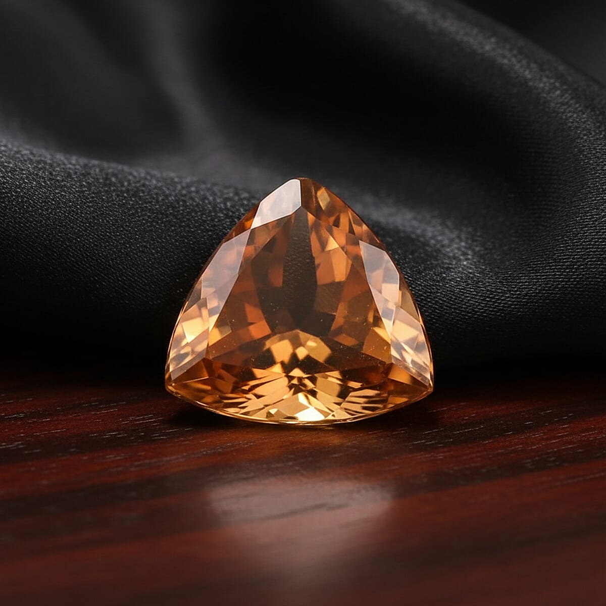 AAAA Golden Tanzanite (Trl 7mm) 1.20 ctw image number 1