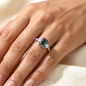 SGL Certified 950 Platinum Luxuriant Lab Grown Green Diamond (IR) and Lab Grown Diamond VS 2.75 ctw Forest Flame Desire Ring (Size 6.0) 4.20 Grams (Del. in 8-10 Days)