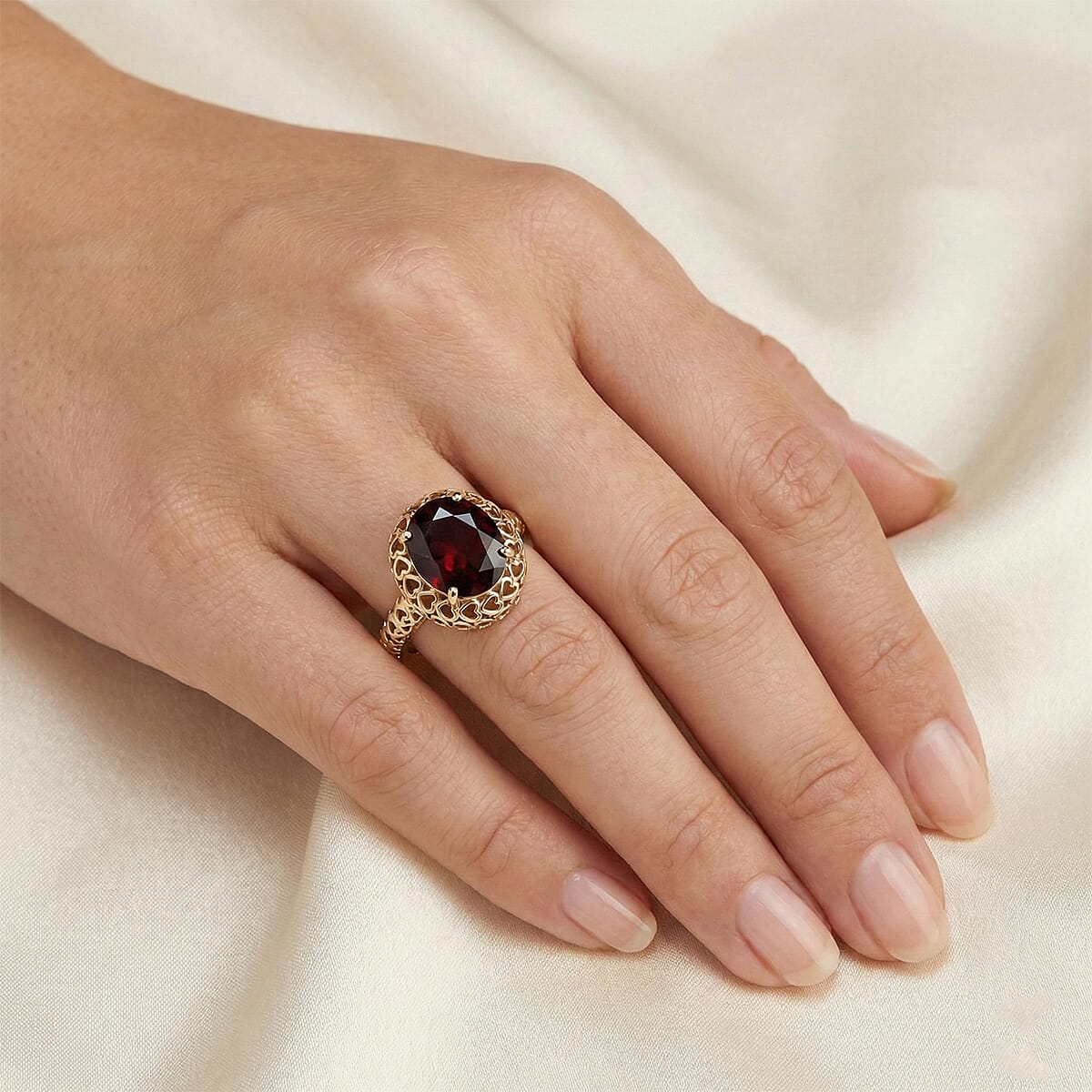Mirage Collection AAA Orissa Rhodolite Garnet 4.00 ctw Victorian Heart Work Ring in 10K Yellow Gold (Size 10.0) image number 2