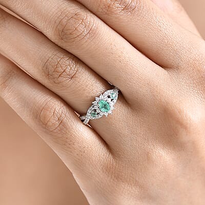 D'Joy Boyaca Colombian Emerald and Moissanite 0.70 ctw Bloom Brilliance Ring in Rhodium Over Sterling Silver (Size 7.0)