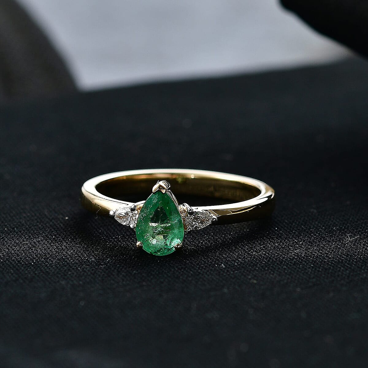 Luxoro Premium Boyaca Colombian Emerald and Diamond I2 0.75 ctw Green Flame Elegance Ring in 10K Yellow Gold (Size 11.0) image number 1