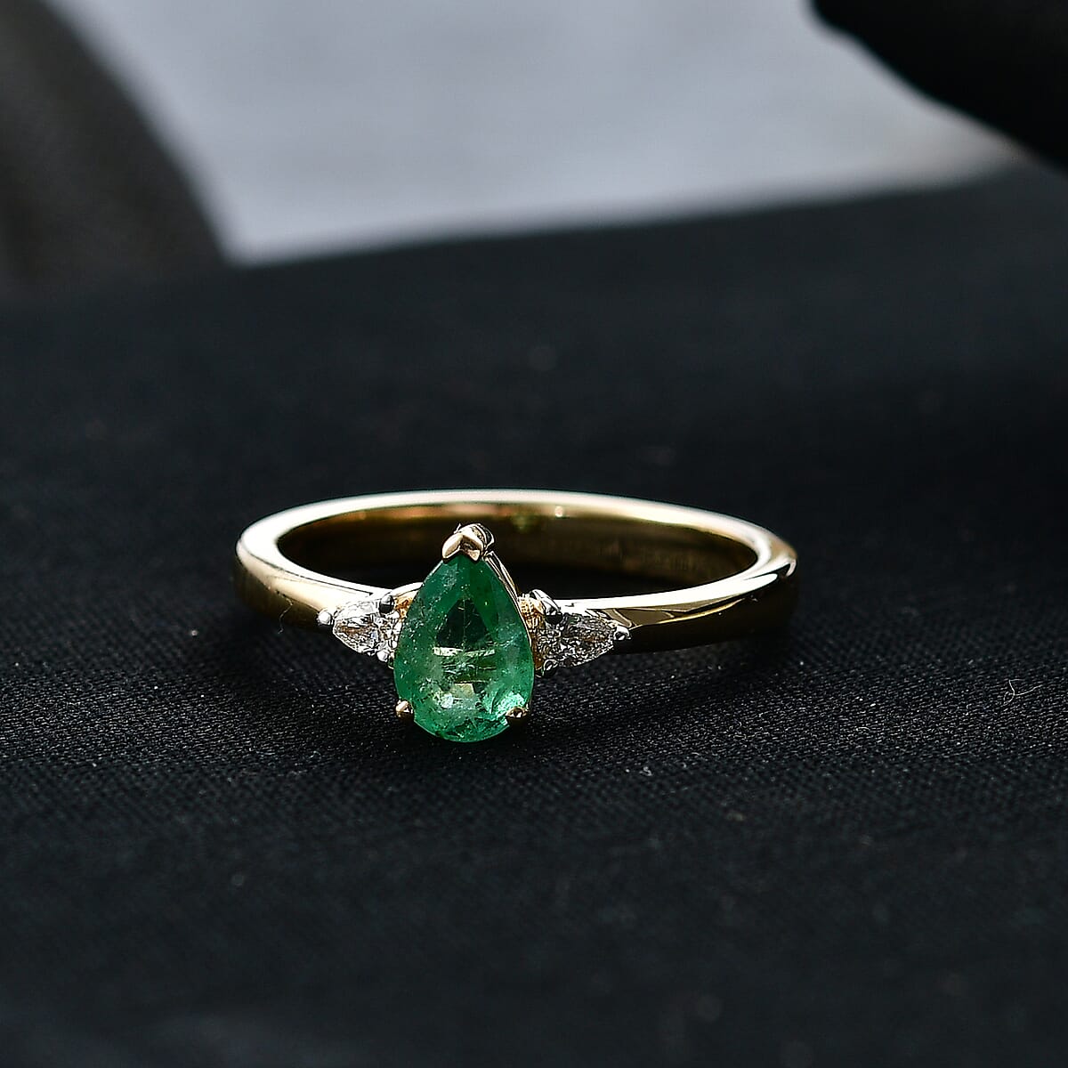 Luxoro Premium Boyaca Colombian Emerald and Diamond I2 0.75 ctw Green Flame Elegance Ring in 10K Yellow Gold (Size 6.0) image number 1