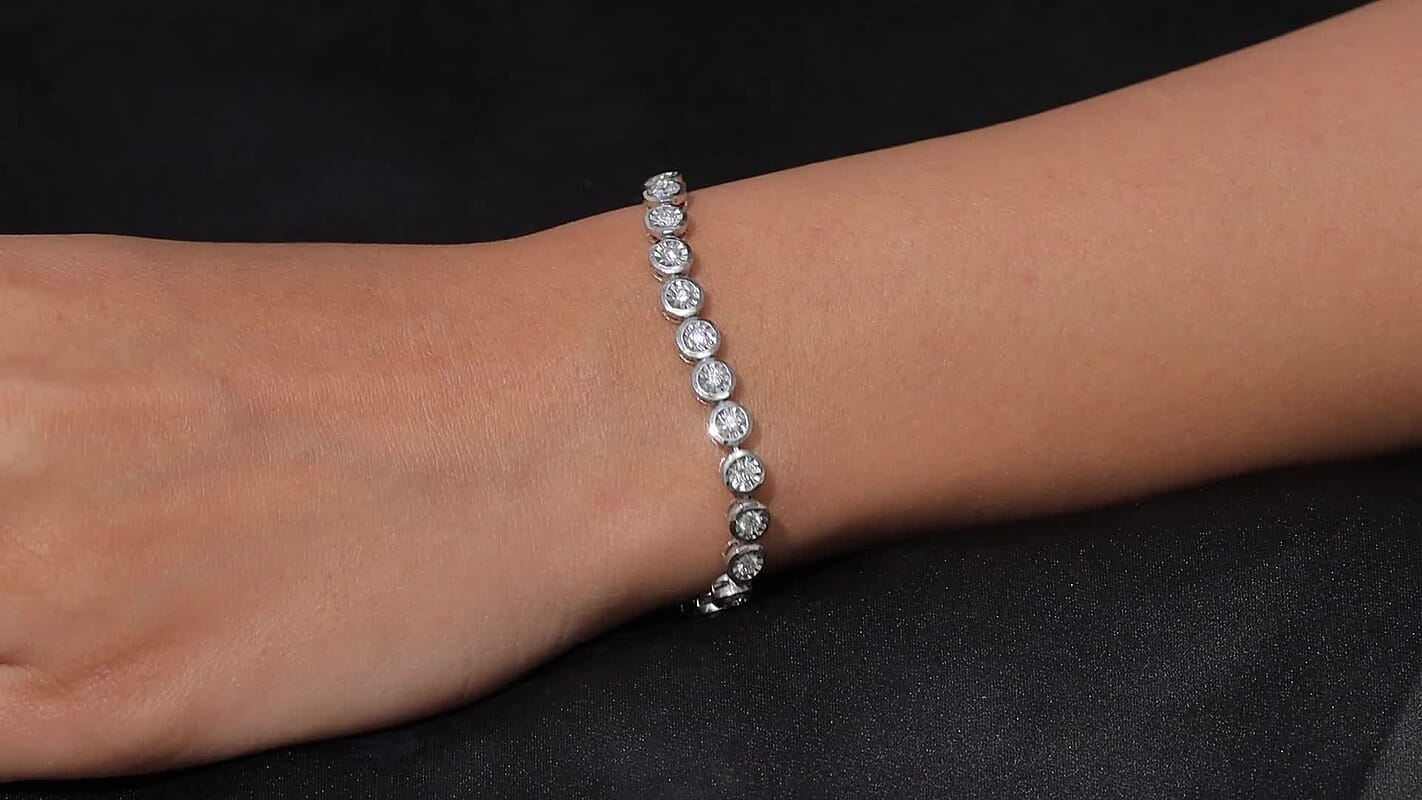 Luxuriant Lab Grown Diamond G-H SI 2.35 ctw Bracelet in Rhodium Over Sterling Silver (7.25 In) (Del. In 10-12 Days)