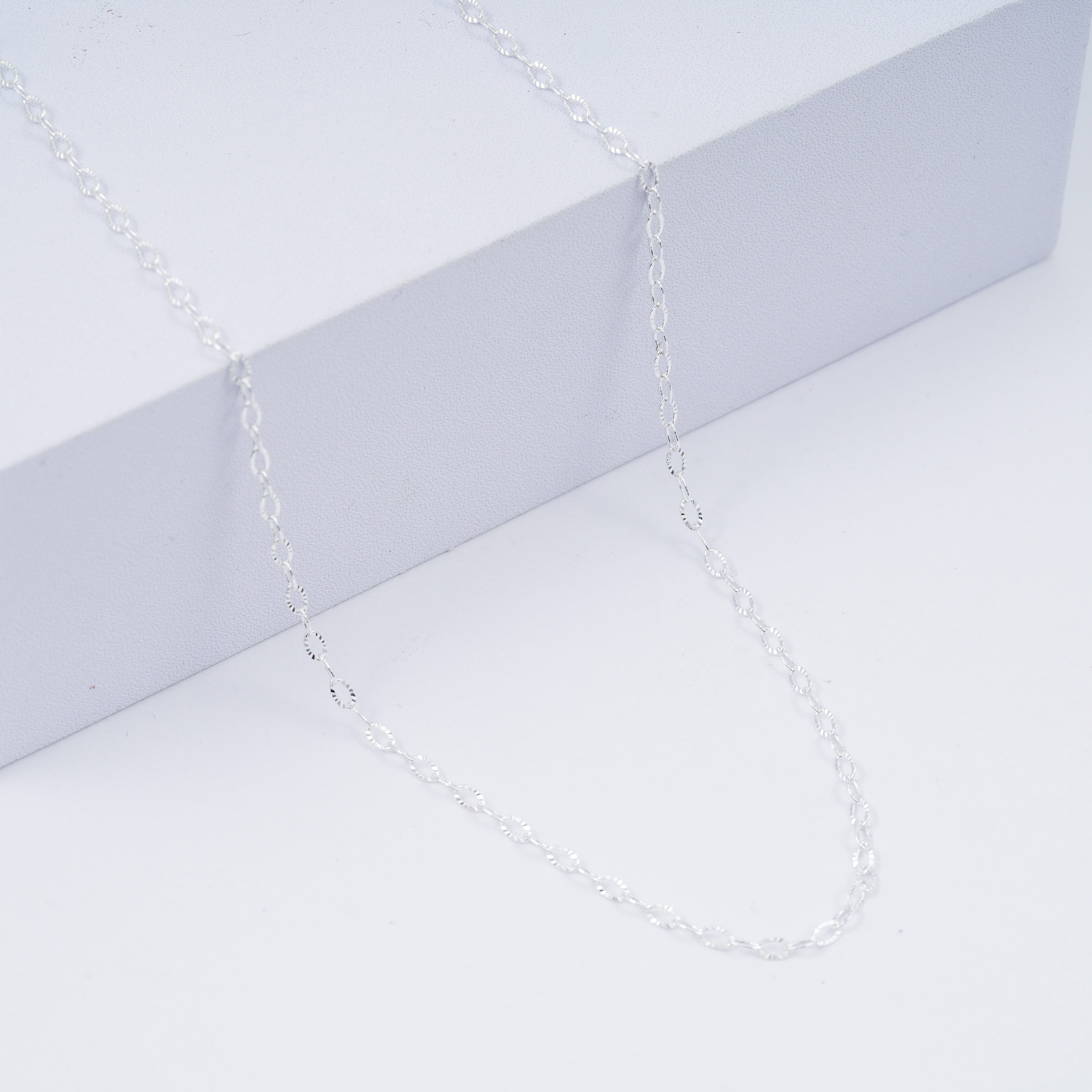 Italian Oval Drop Diamond-cut Chain Necklace in Sterling Silver 1.8 Grams (18 Inches)