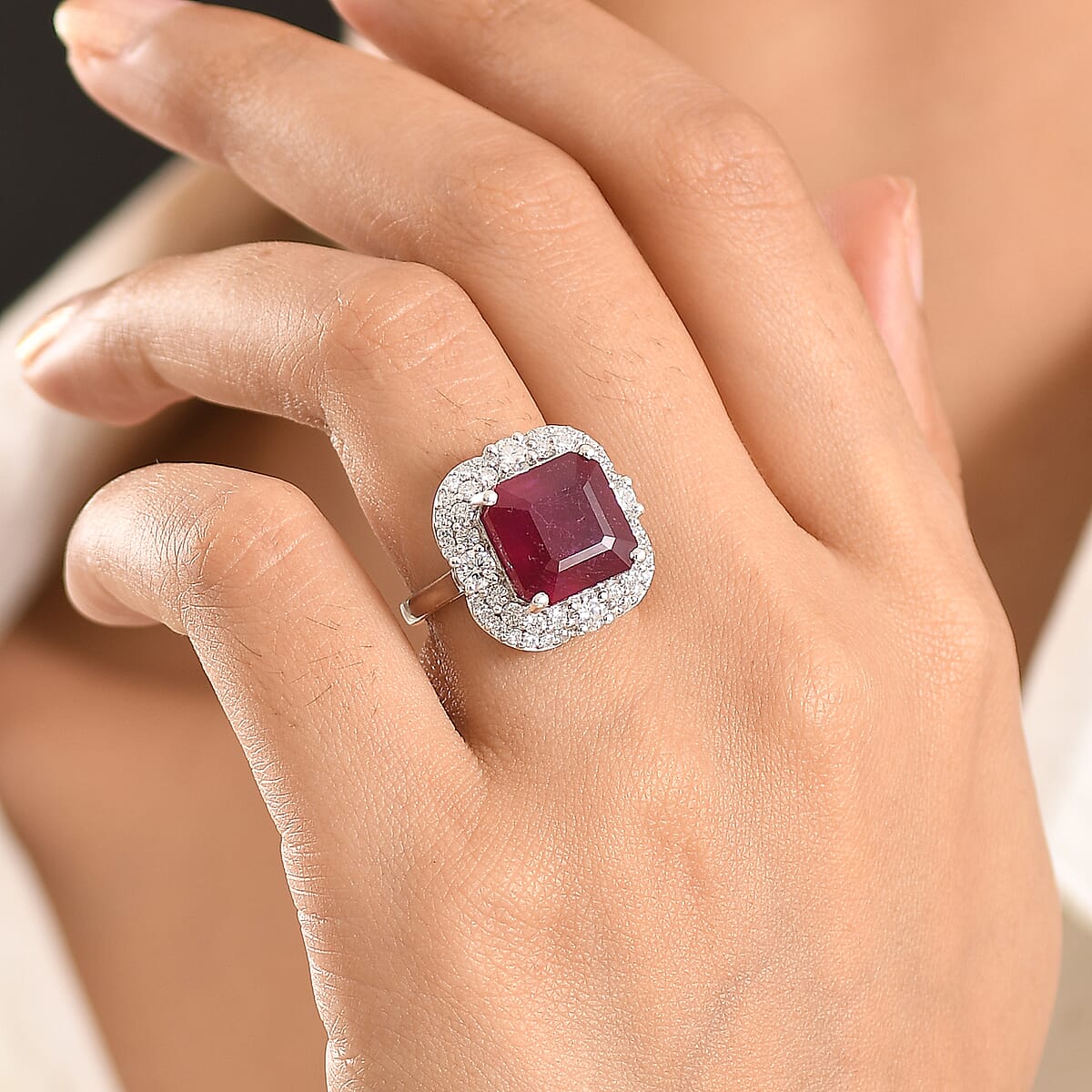 Certified & Appraised D'Joy Asscher Cut Niassa Ruby (FF) and Moissanite 13.00 ctw Ring in Rhodium Over Sterling Silver (Size 6.0) image number 2