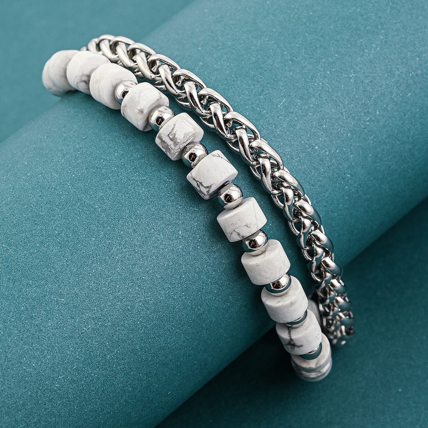 Howlite 30.00 ctw Beaded Bracelet in Stainless Steel (8-9In)