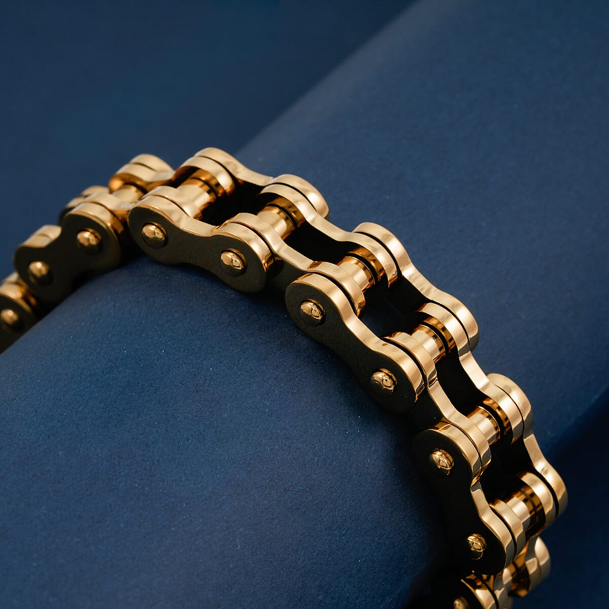 Bicycle Chain Bracelet in ION Plated YG Stainless Steel (9.00 In) image number 1