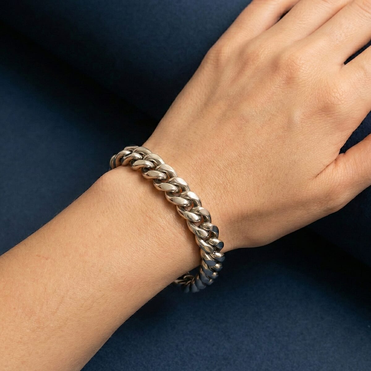 Cuban Chain Bracelet in Stainless Steel (8.50 In) image number 2