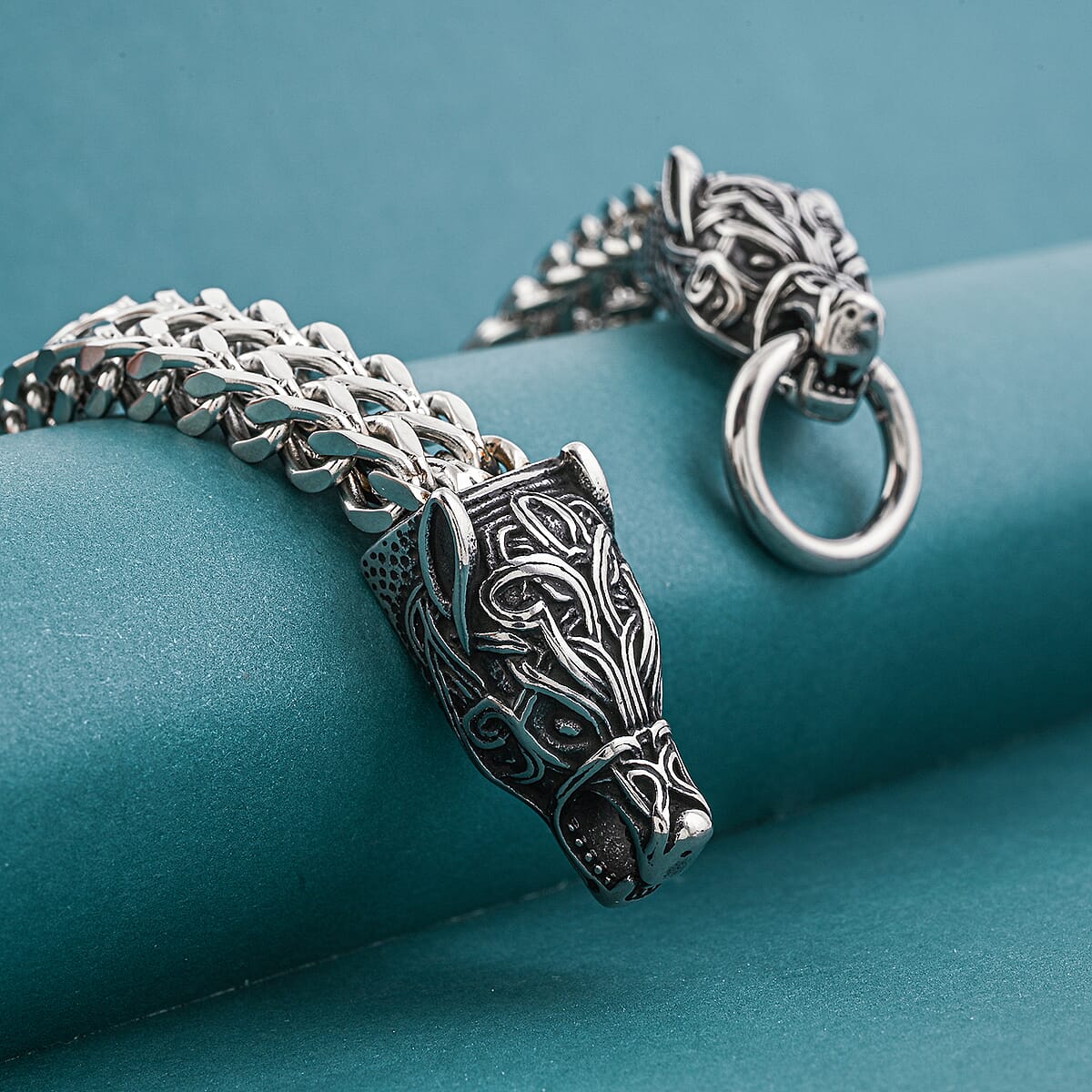 Viking Wolf Head Bracelet in Stainless Steel (9.50 In) image number 1