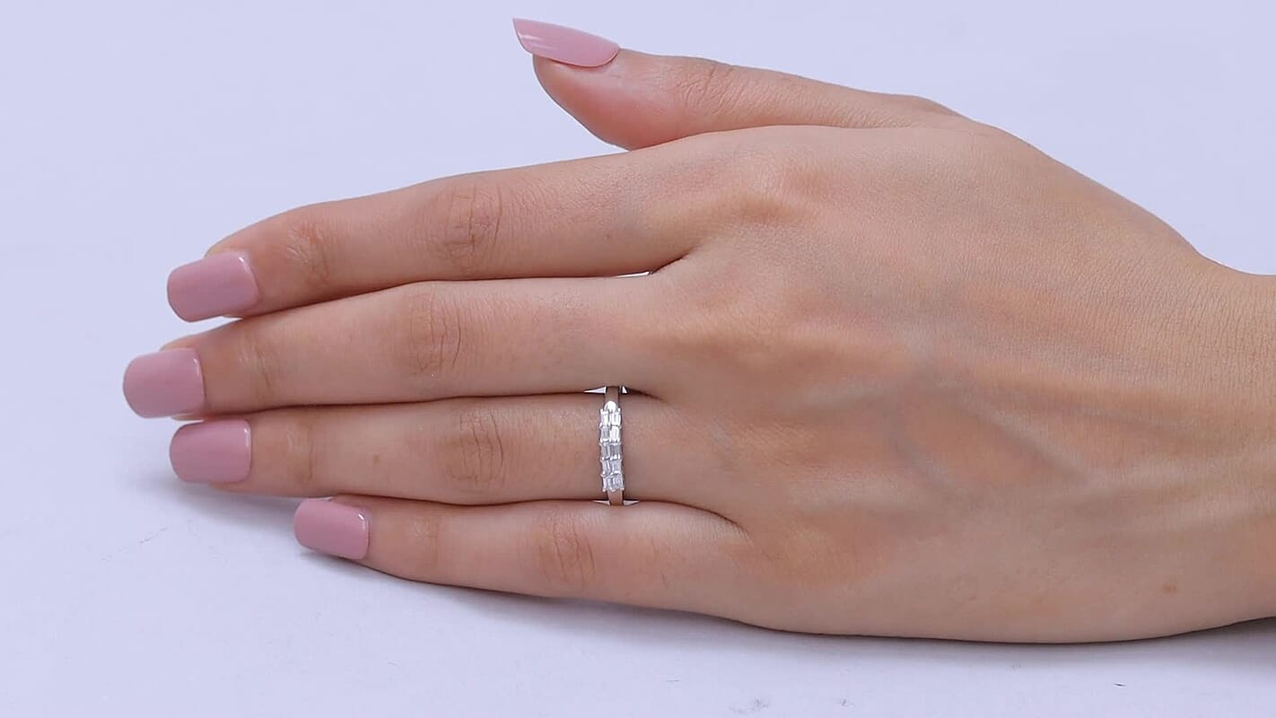 Luxuriant Lab Grown Diamond (E-F, VS) Ring in Platinum Over Sterling Silver (Size 10.0) 0.20 ctw