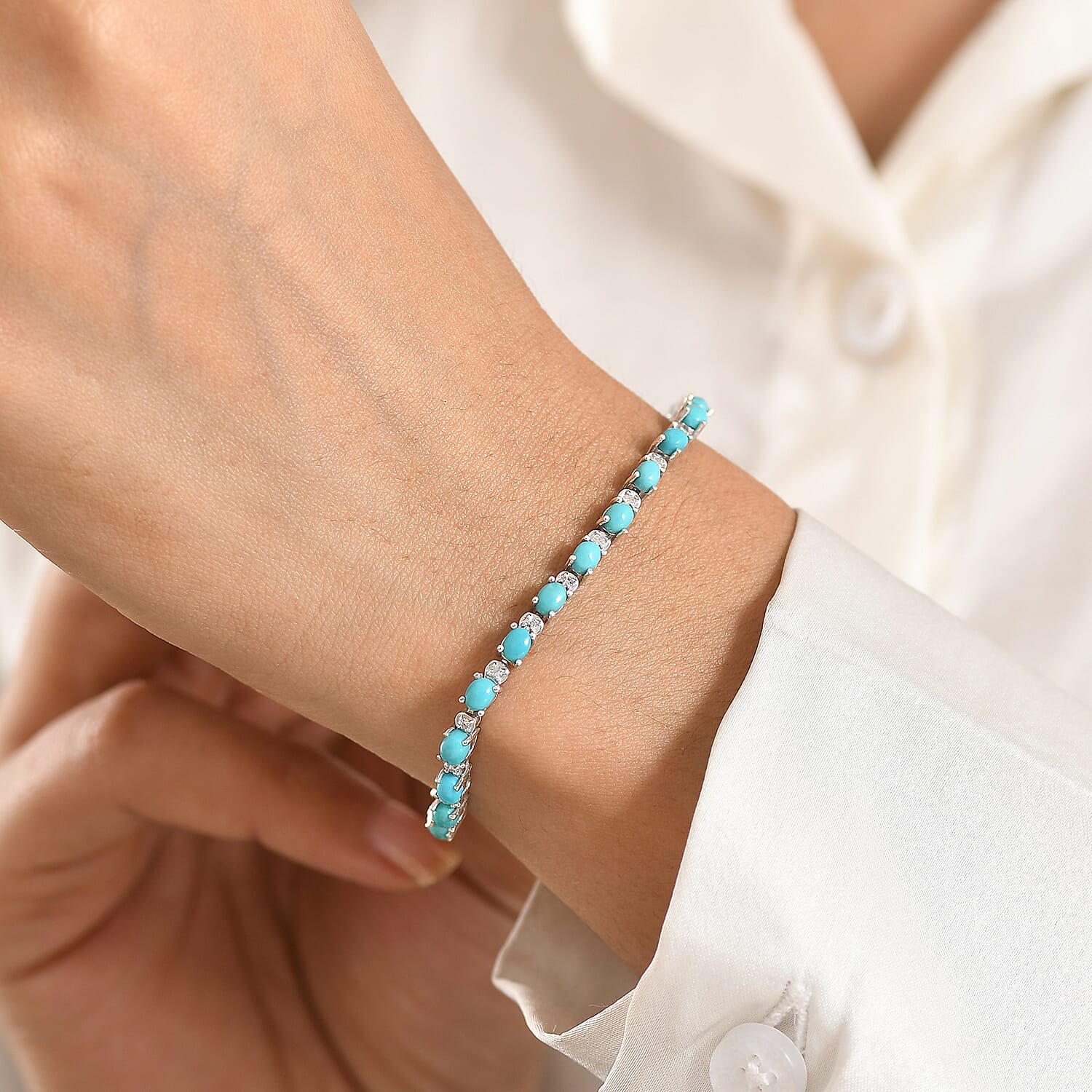 Premium Sleeping Beauty Turquoise and Luxuriant Lab Grown Diamond G-H SI 4.50 ctw Skyline Legacy Bracelet in Rhodium Over Sterling Silver (7.25 In)