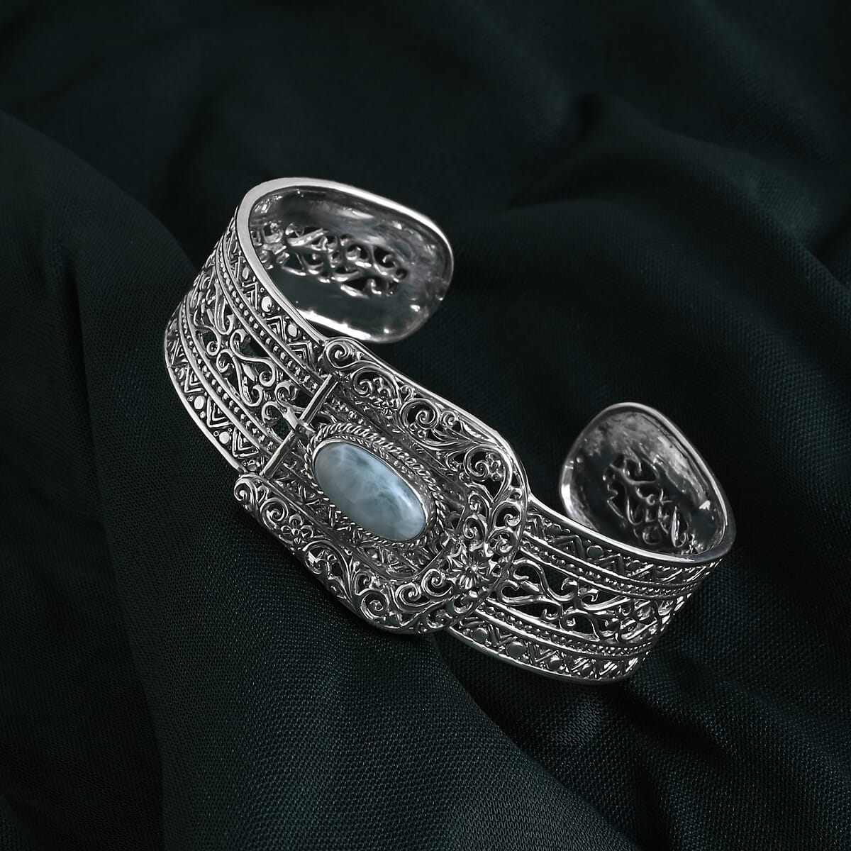 D'Joy Bali Legacy Larimar 4.10 ctw Bangle Bracelet in Sterling Silver (7.25 in) image number 1