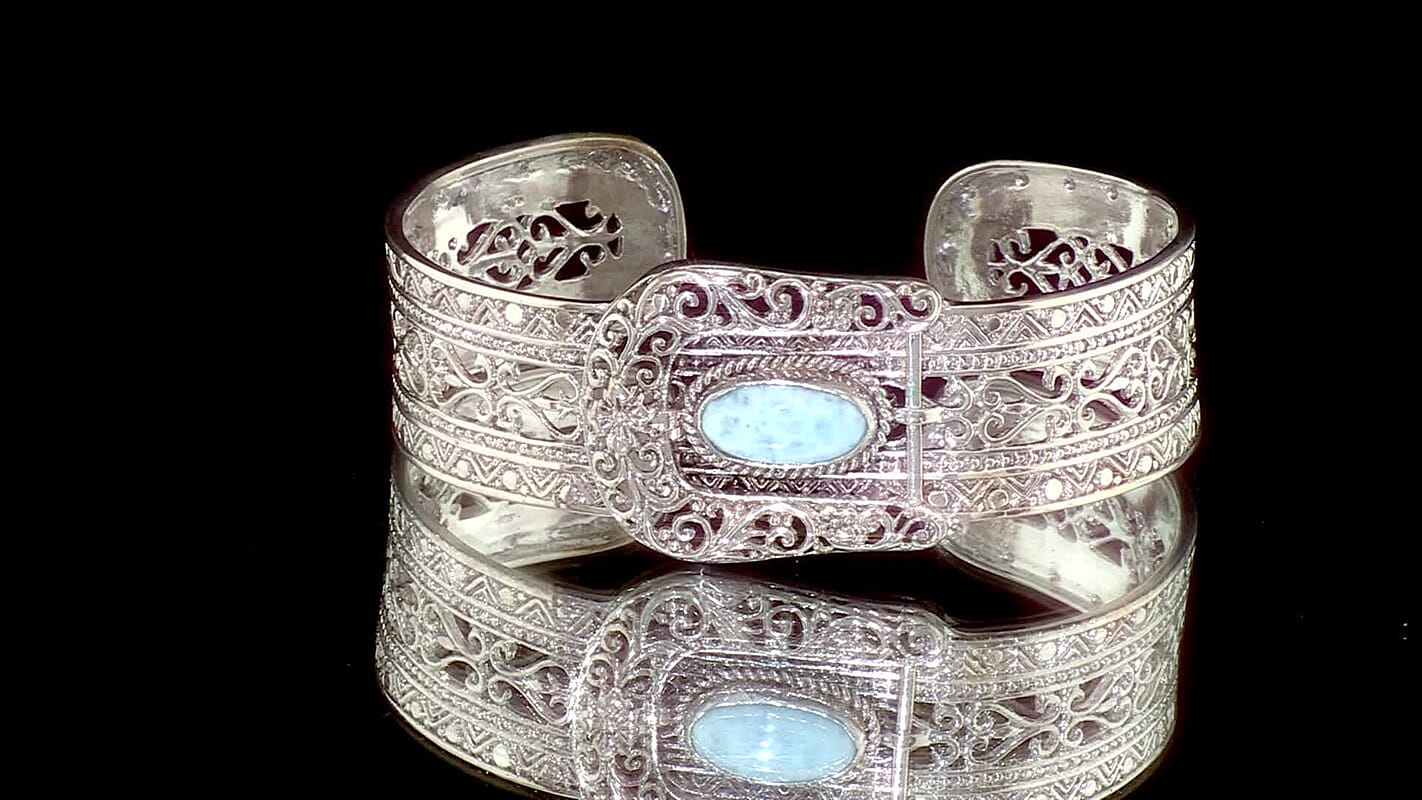 D'Joy Bali Legacy Larimar 4.10 ctw Bangle Bracelet in Sterling Silver (7.25 in)