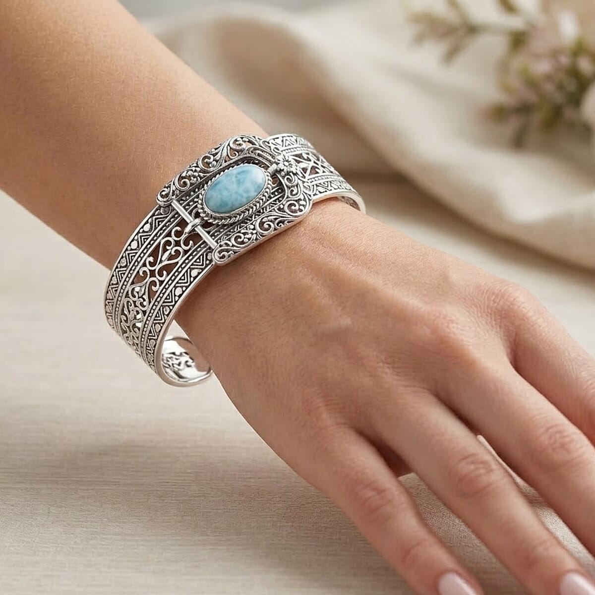 D'Joy Bali Legacy Larimar 4.10 ctw Bangle Bracelet in Sterling Silver (7.25 in) image number 2