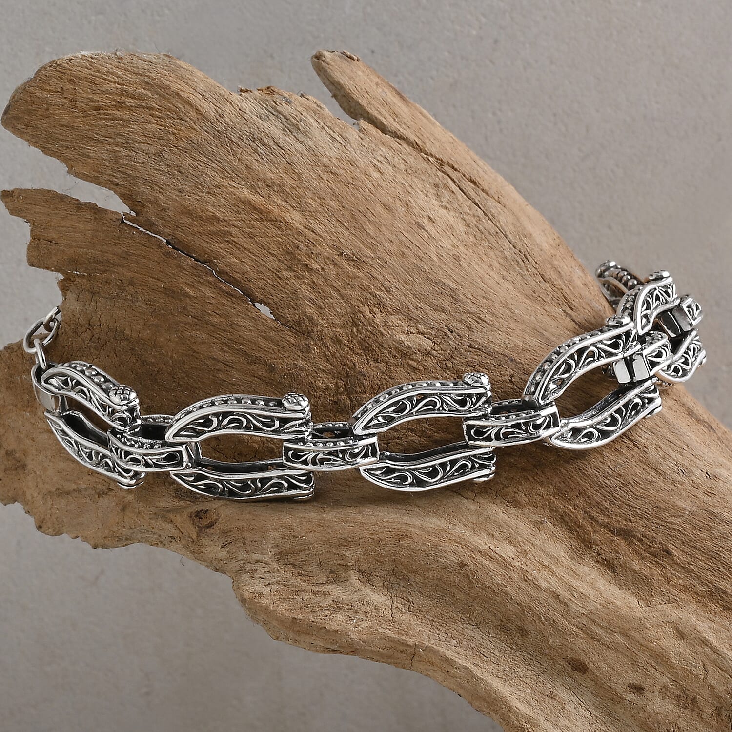 D'Joy Bali Legacy Horseshoe Bracelet in Sterling Silver (8.00 In) 21.40 Grams