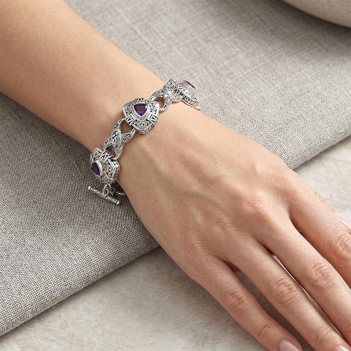 D'Joy African Amethyst 3.25 ctw Bracelet in Sterling Silver (6.50-8.0In) image number 2