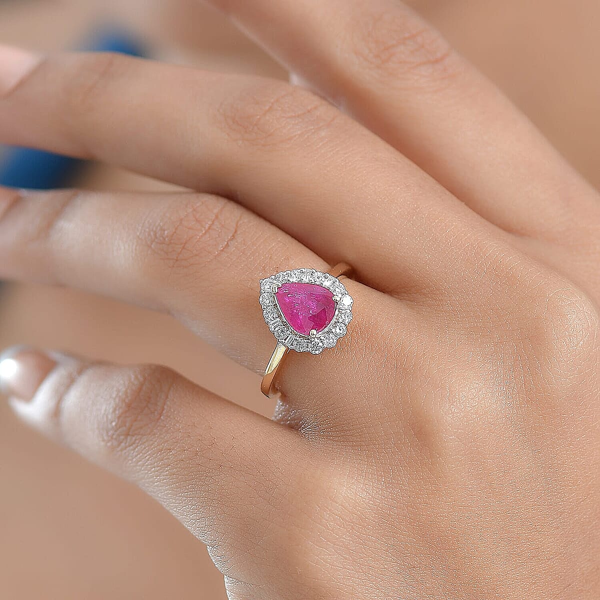 Certified & Appraised AAA Montepuez Ruby and Luxuriant Lab Grown Diamond G-H SI 2.07 ctw Ring in 10K Yellow Gold (Size 9.5) image number 2