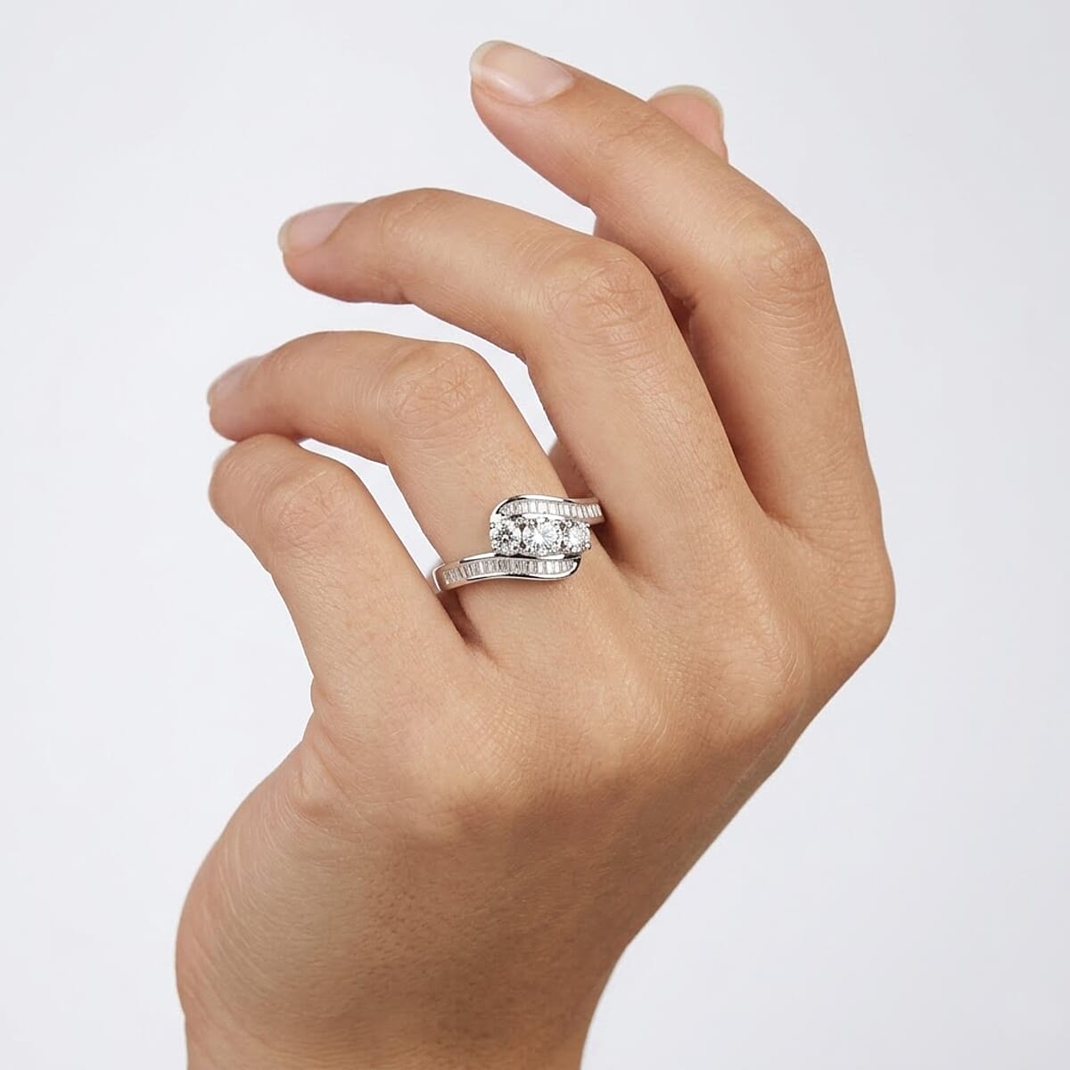 Luxuriant Lab Grown Diamond G-H SI 1.00 ctw Sea Wave Band Ring in Rhodium Over Sterling Silver (Size 7.0) image number 2