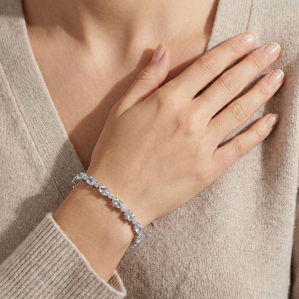 Premium Mangoro Santo Aquamarine and Luxuriant Lab Grown Diamond G-H SI 8.35 ctw Timeless Bracelet in Rhodium Over Sterling Silver (7.25 In) image number 2