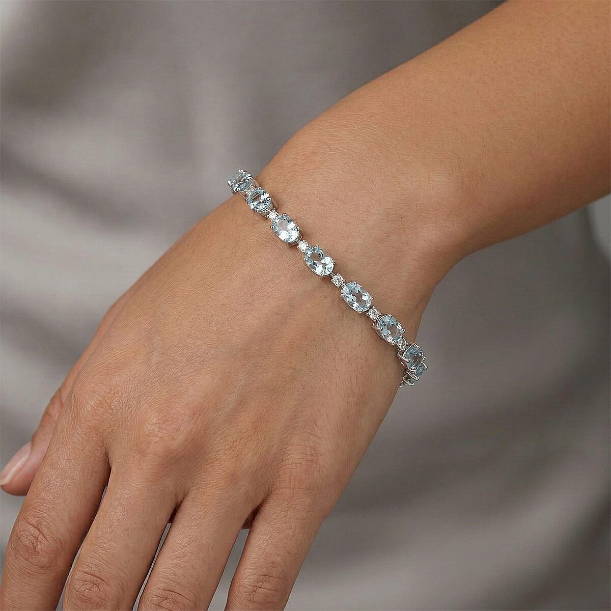 Premium Mangoro Santo Aquamarine and Luxuriant Lab Grown Diamond G-H SI 9.30 ctw Timeless Bracelet in Rhodium Over Sterling Silver (8.00 In) image number 2