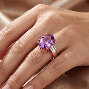 AAA Patroke Kunzite and Luxuriant Lab Grown Diamond G-H SI 12.10 ctw Timeless Rose Radiance Ring in 10K Rose Gold (Size 6.0) 4.50 Grams
