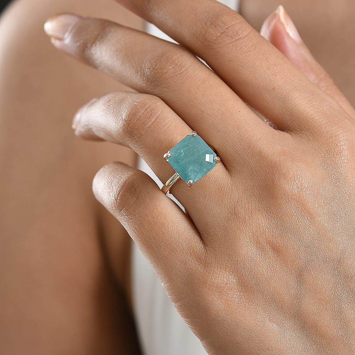 Luxoro Premium Grandidierite 8.60 ctw Timeless Solitaire Ring in 10K Yellow Gold (Size 10.0) image number 2