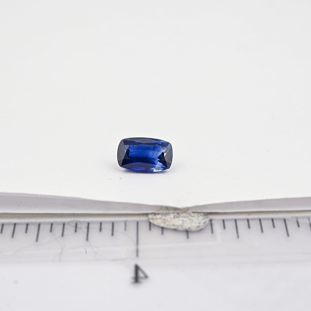 Certified & Appraised AAAA Royal Ceylon Blue Sapphire (Cush Free mm) 1.40 ctw image number 4